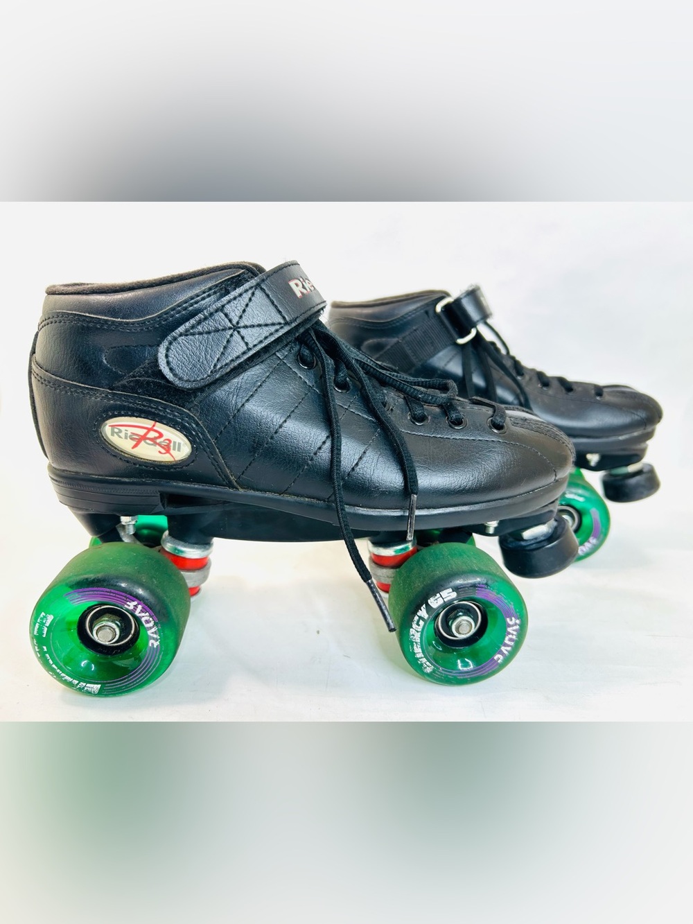 Riedell R3 Black Quad Roller Skates, Green Radar Energy 65 Outdoor Wheels M7/W8